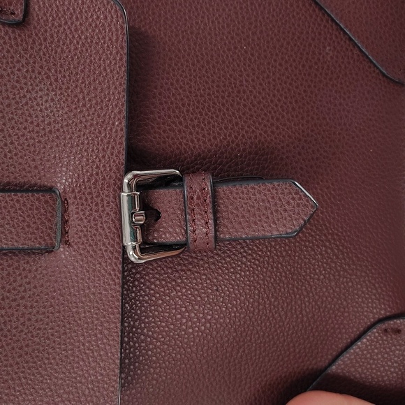 Sondra Roberts Squared Crossbody Burgundy Adjustable Squared Off Bag Pebbled - Picture 3 of 8